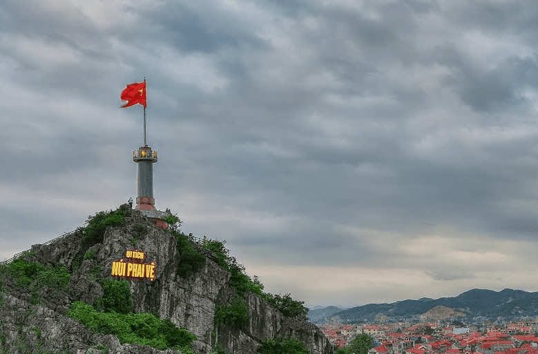 Cột cờ Phai Vệ của tỉnh Lạng Sơn